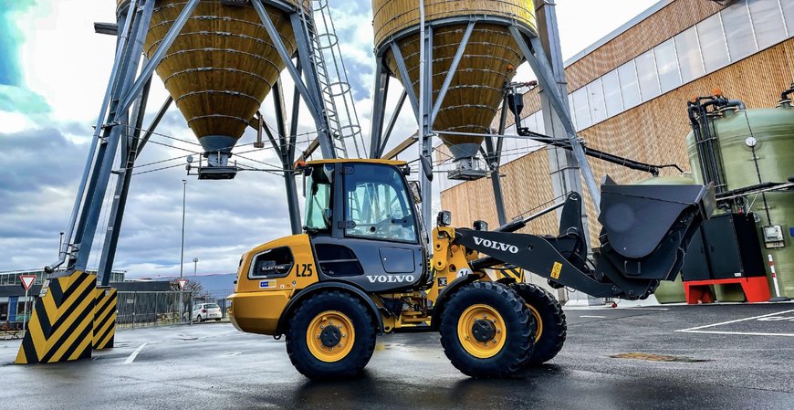 VOLVO L25 ELECTRIC GIVES WINTER THE COLD SHOULDER WITH ECO-FRIENDLY CITY CLEANING